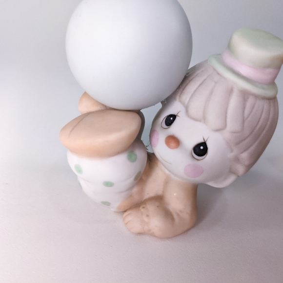 Previous Moments Clown Boy Balancing Ball on Feet #12238 with Box 1984 - Picture 5 of 5